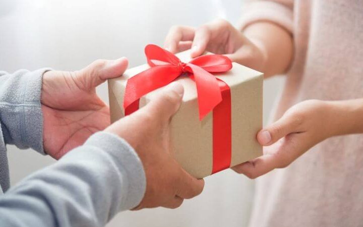 Best Anniversary gifts for Parents