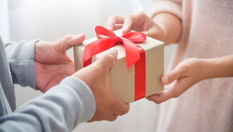 Best Anniversary gifts for Parents